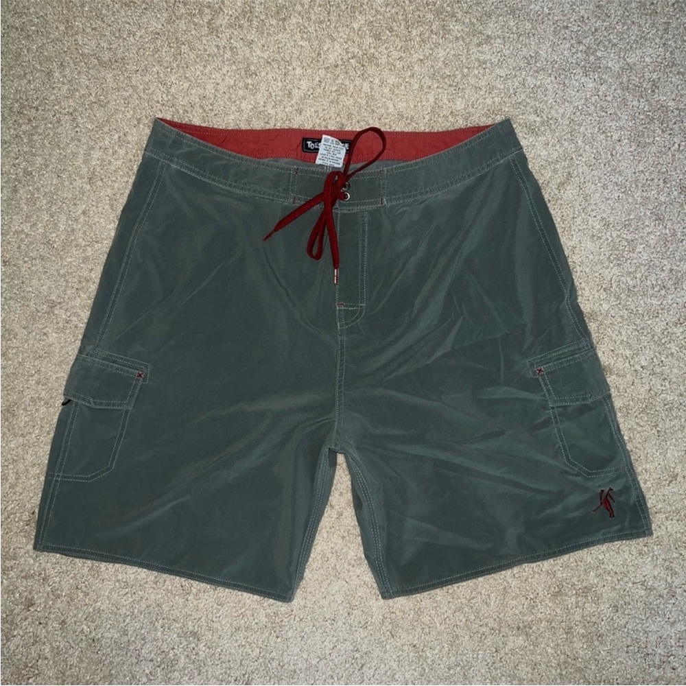 Toes on the nose board shorts